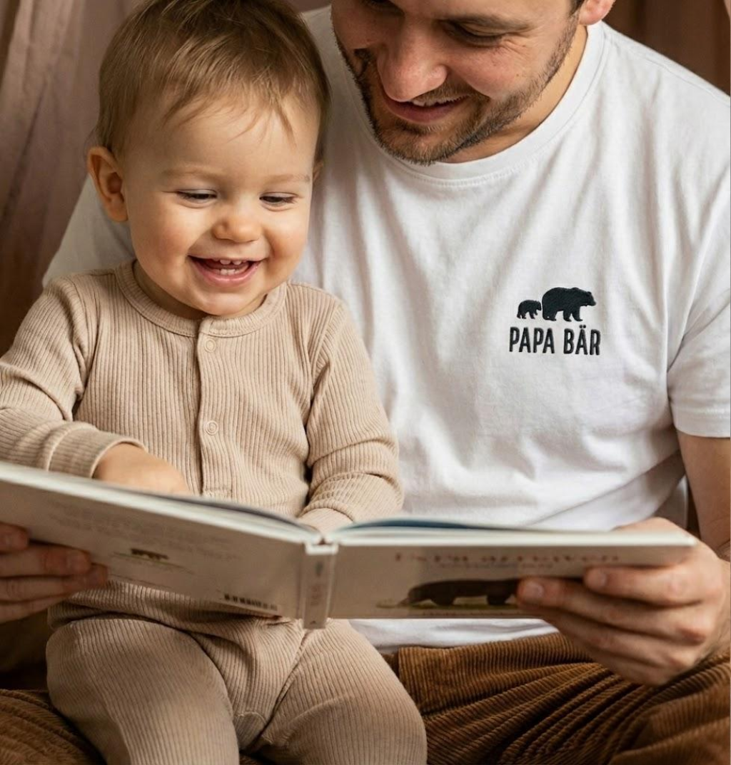 Papa Bär - Signature Stick - Organic Shirt